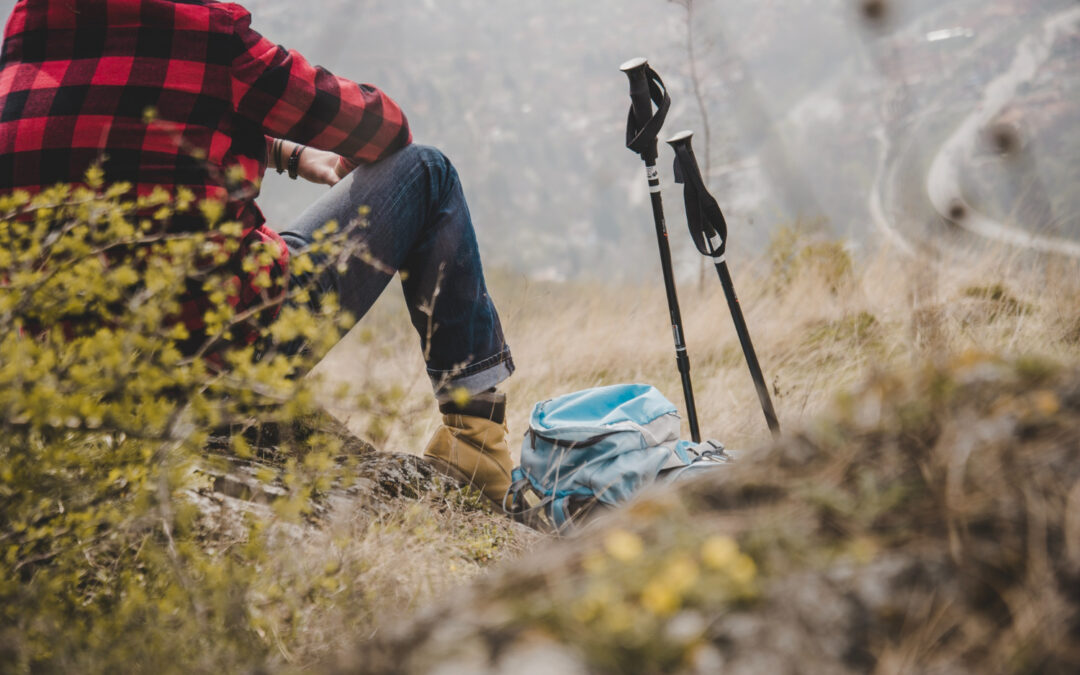 Jak dobrać kijki trekkingowe do wzrostu? Czy pomagają?